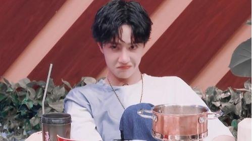 王一博吃瓜爆料最新图片,娱乐圈幕后真相大揭秘  第1张